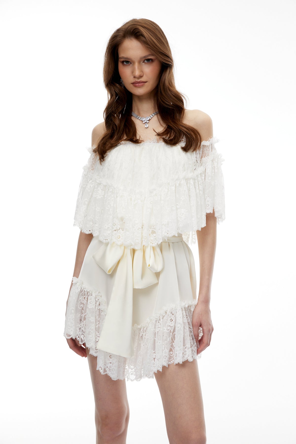 Altheaia Düşük Omuz Dantel Detaylı Mini Elbise Beyaz