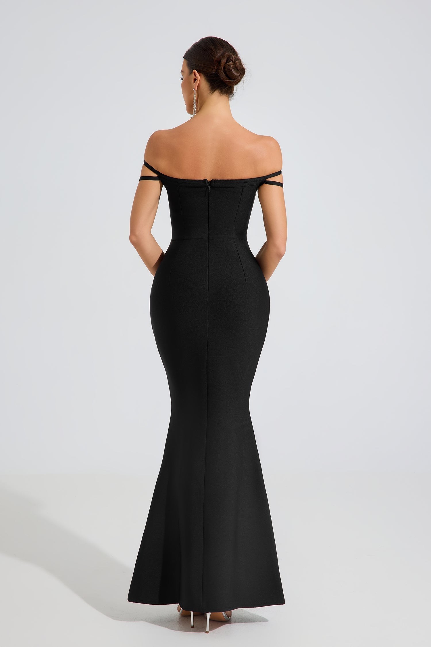 Clio Pearl Whisper Off-Shoulder Maxi Elbise
