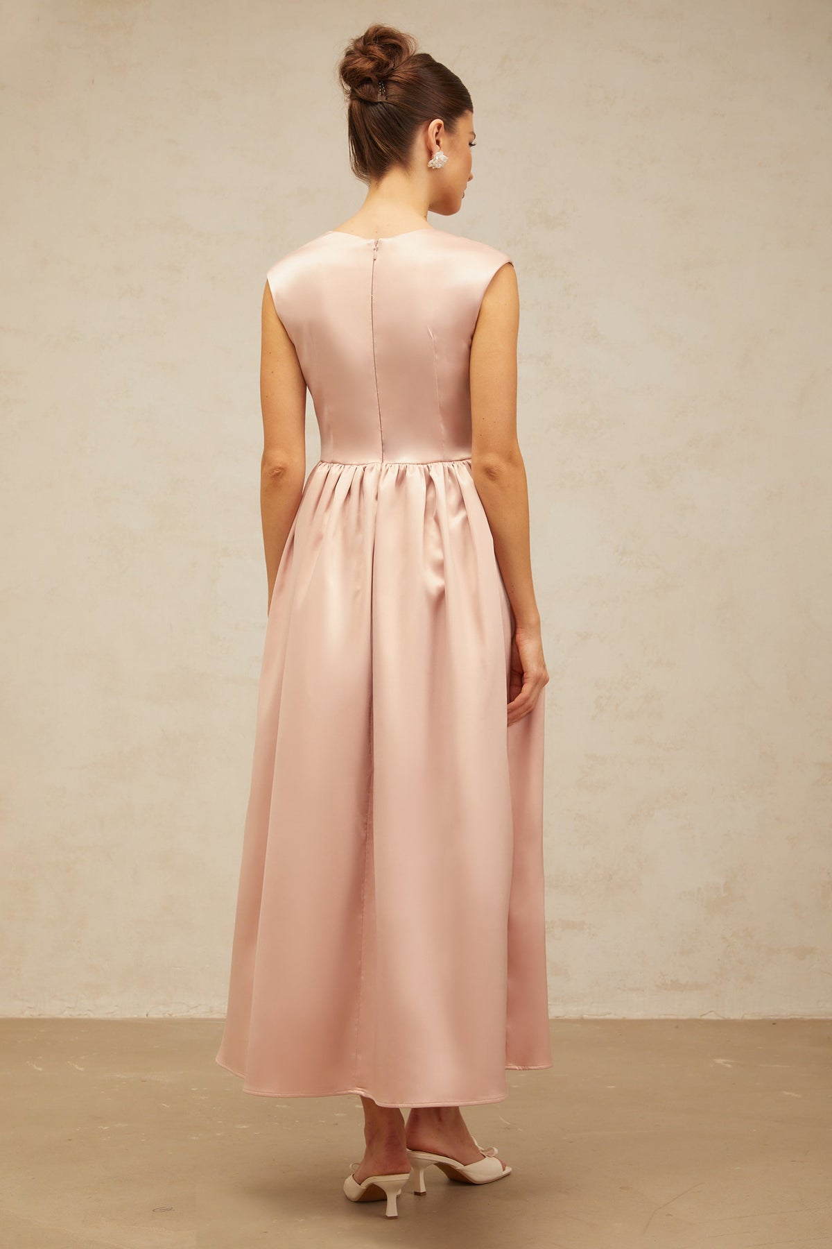 Madeleine A Kesim Saten Midi Elbise Pembe