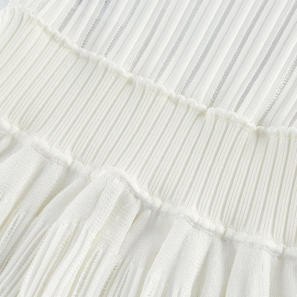 Noémie Pencere ve Pile Detaylı Mini Elbise Beyaz