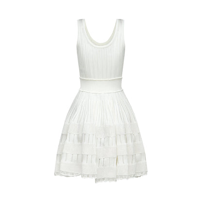 Noémie Pencere ve Pile Detaylı Mini Elbise Beyaz