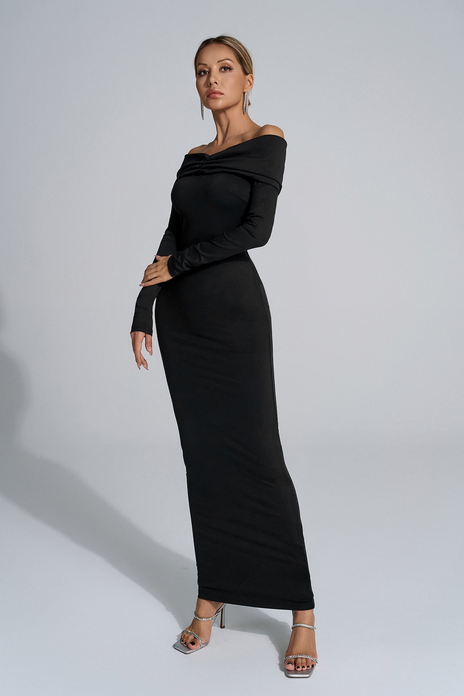 Isabella Siyah Uzun Kollu Bodycon Maxi Elbise