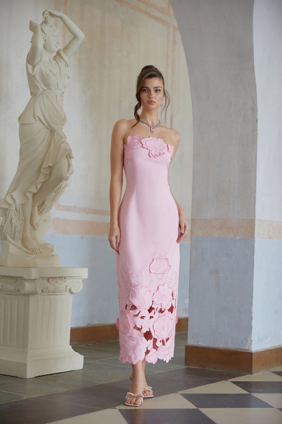 Inga Çiçek İşlemeli Askısız Maksi Elbise Pembe