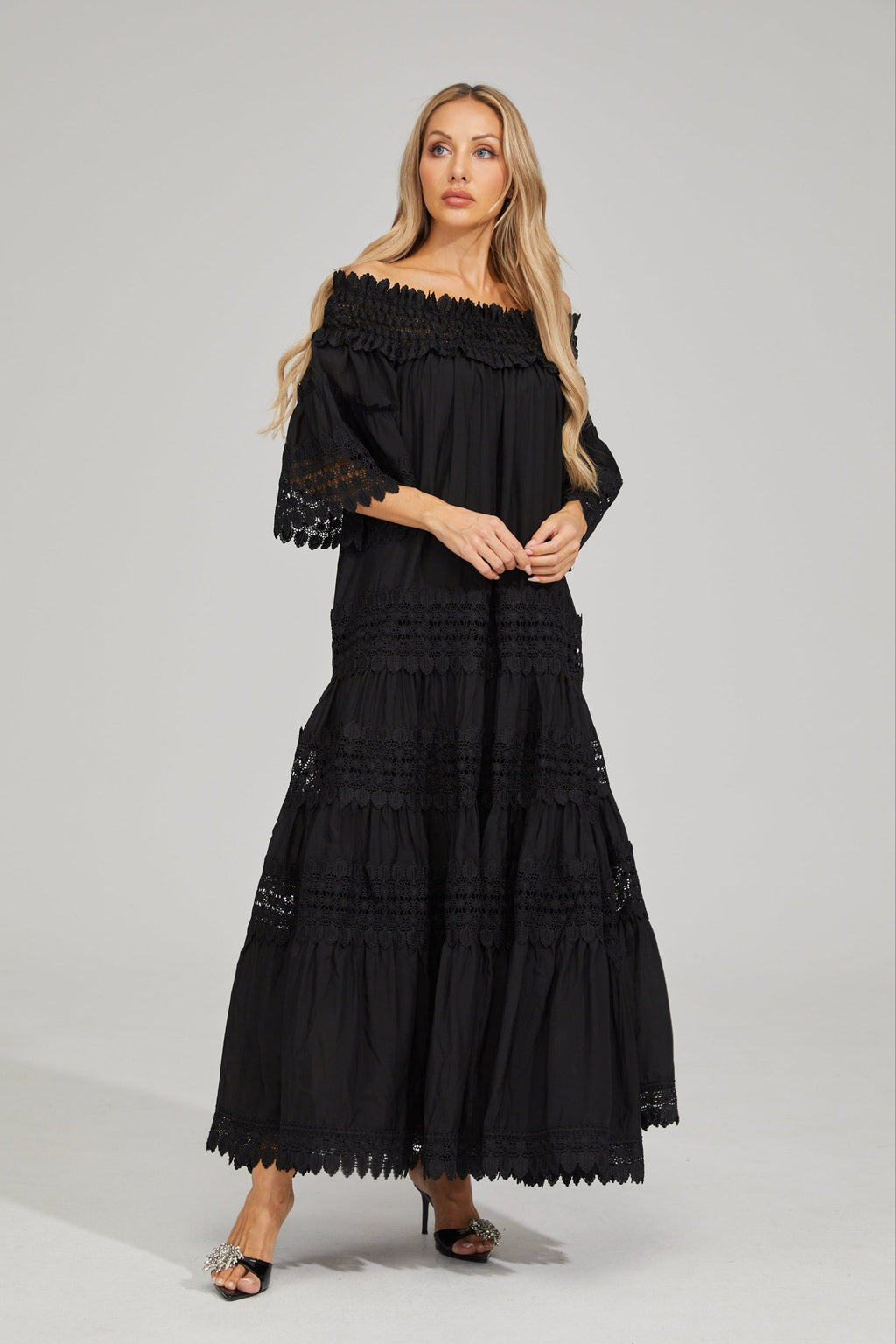 Rainaude Siyah Off-Shoulder Dantel Maxi Elbise