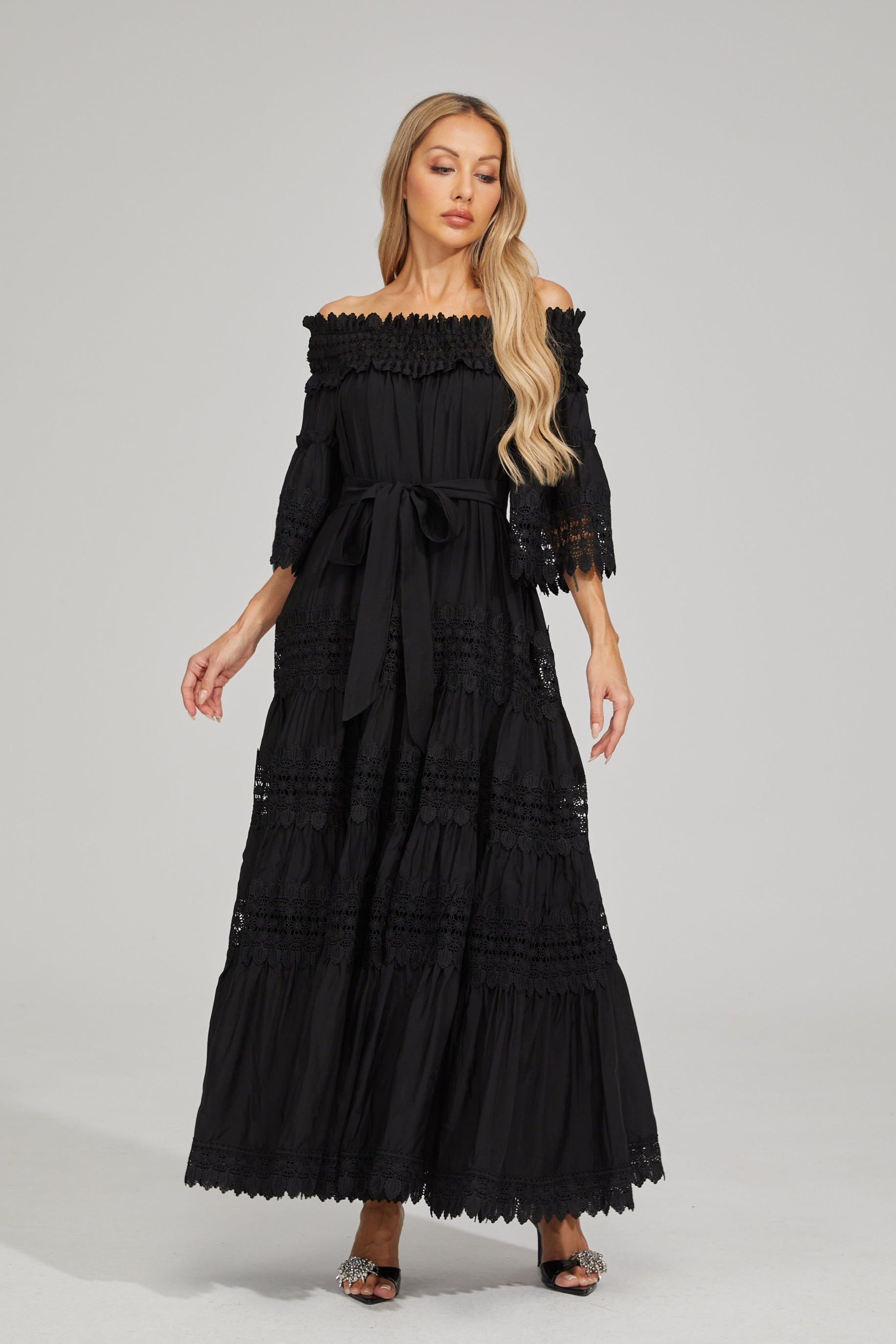 Rainaude Siyah Off-Shoulder Dantel Maxi Elbise