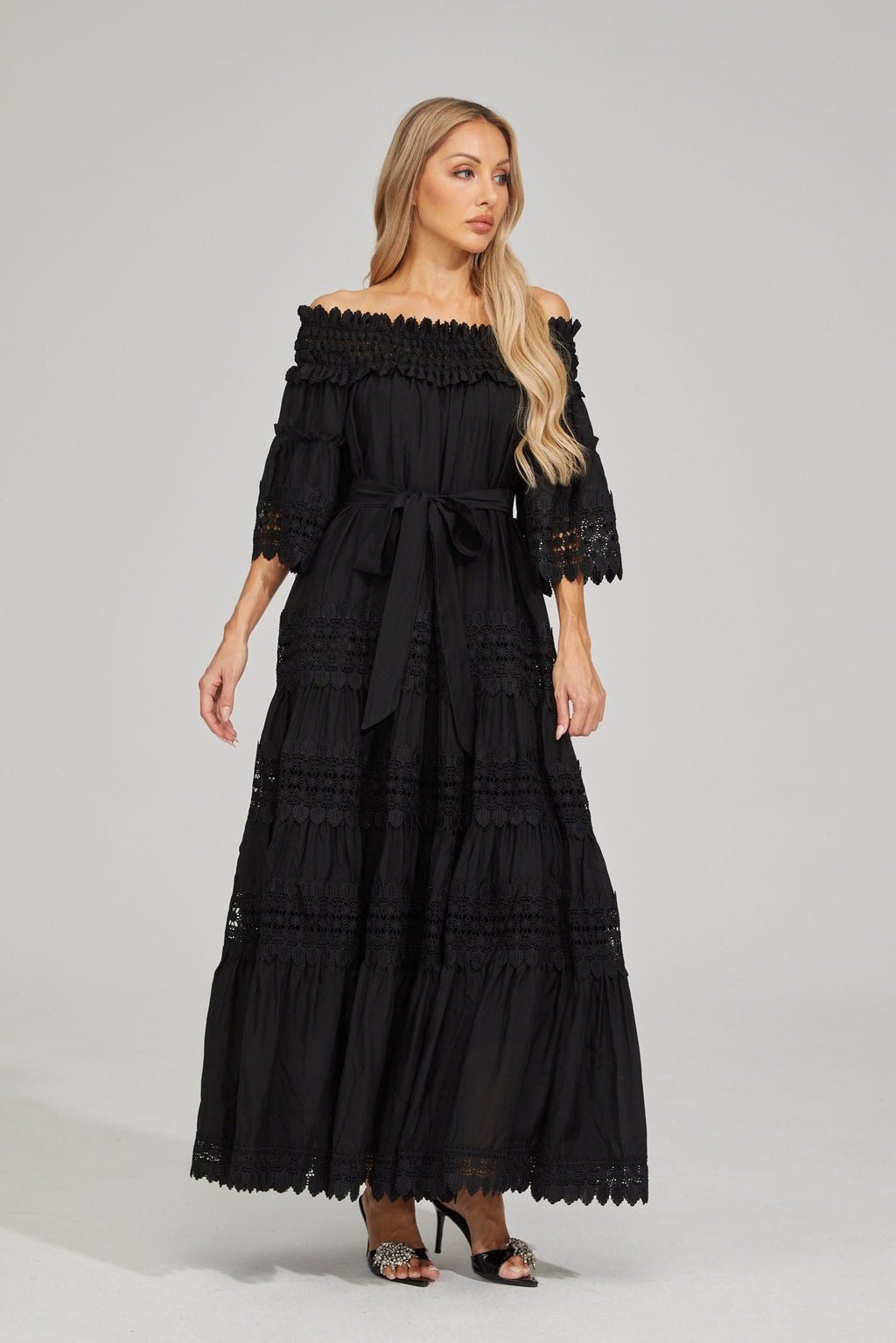 Rainaude Siyah Off-Shoulder Dantel Maxi Elbise