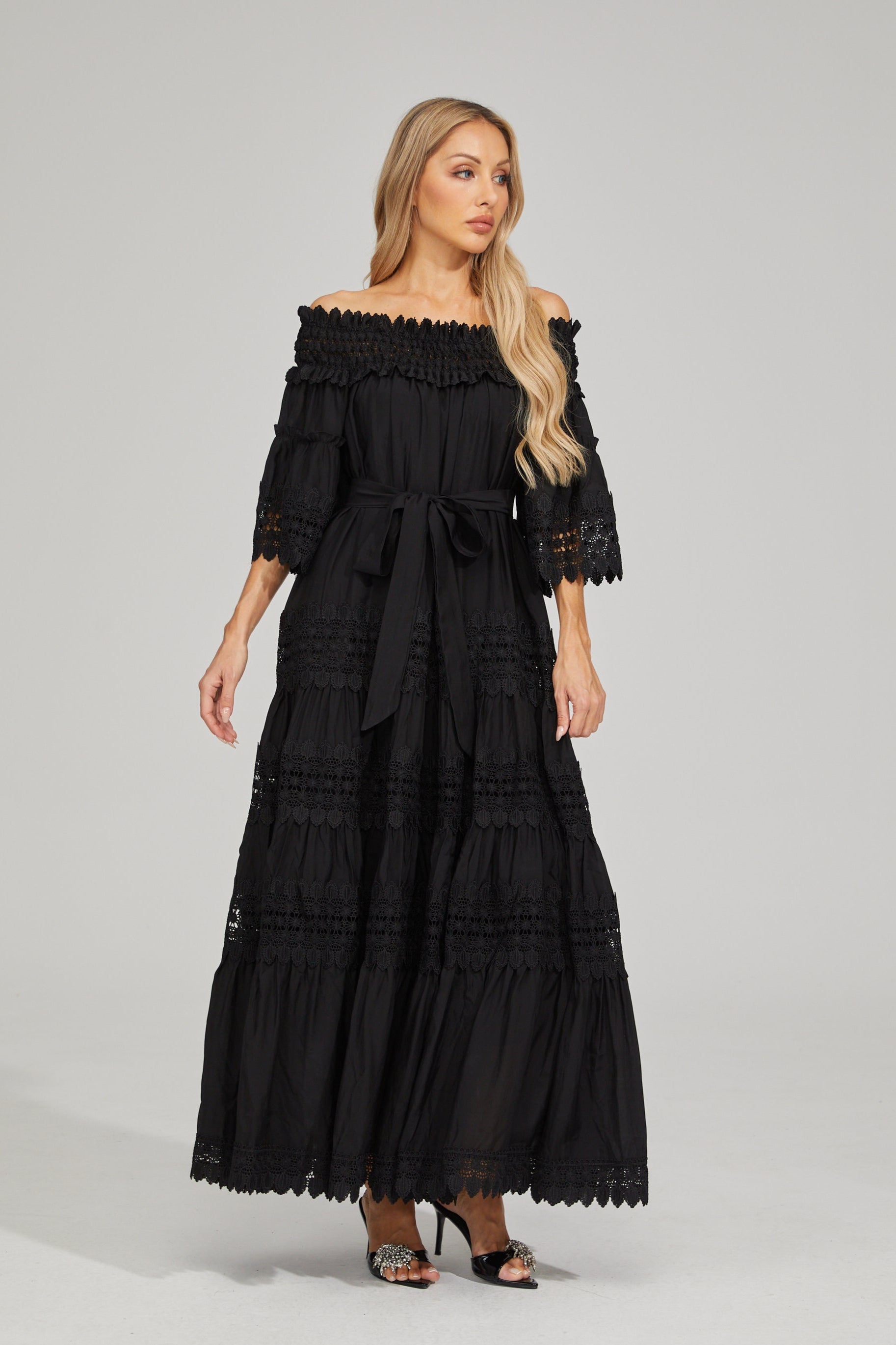 Rainaude Siyah Off-Shoulder Dantel Maxi Elbise