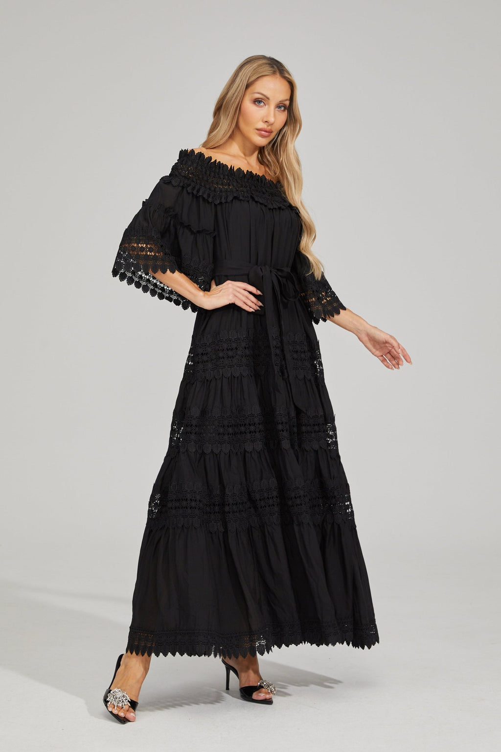 Rainaude Siyah Off-Shoulder Dantel Maxi Elbise