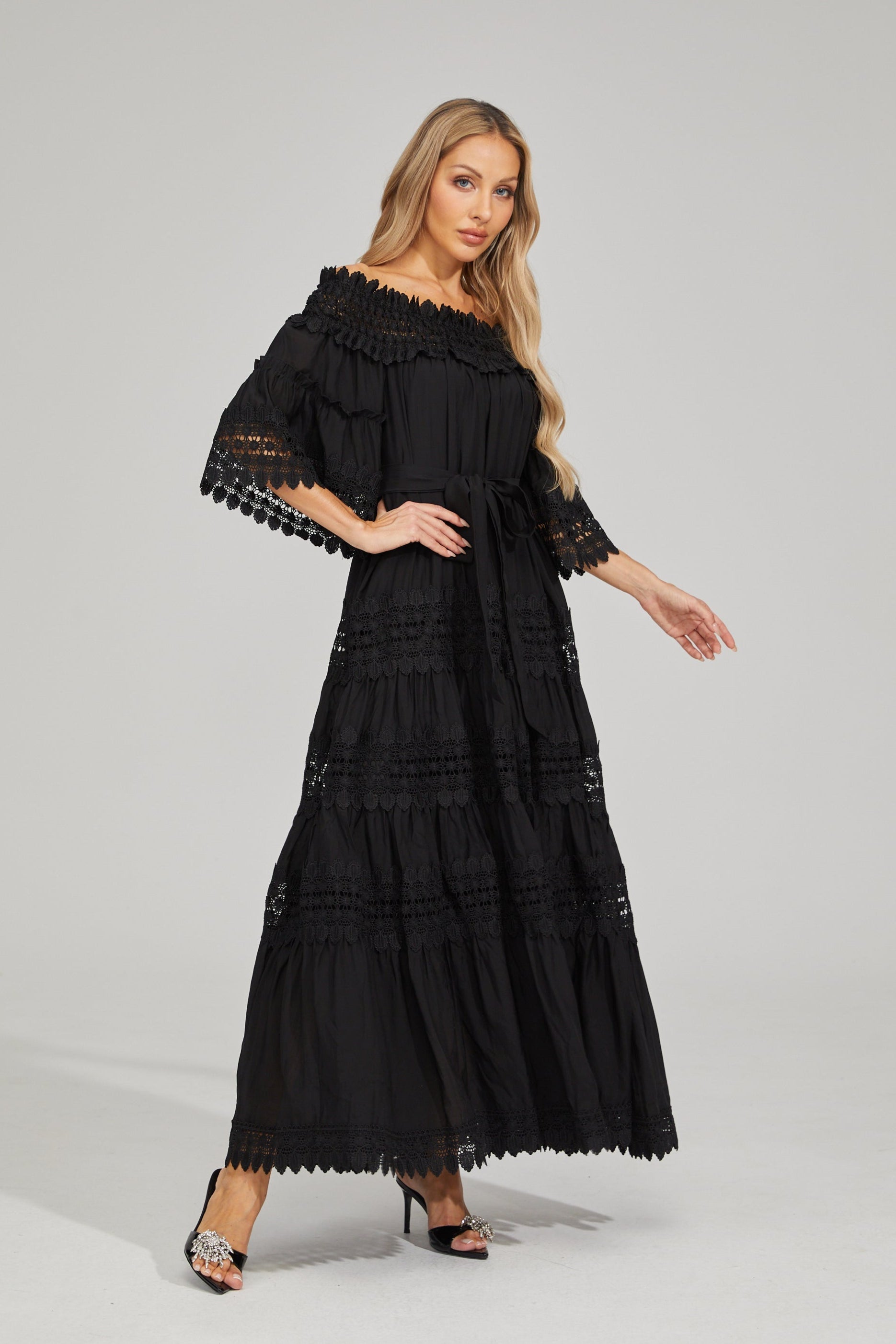Rainaude Siyah Off-Shoulder Dantel Maxi Elbise
