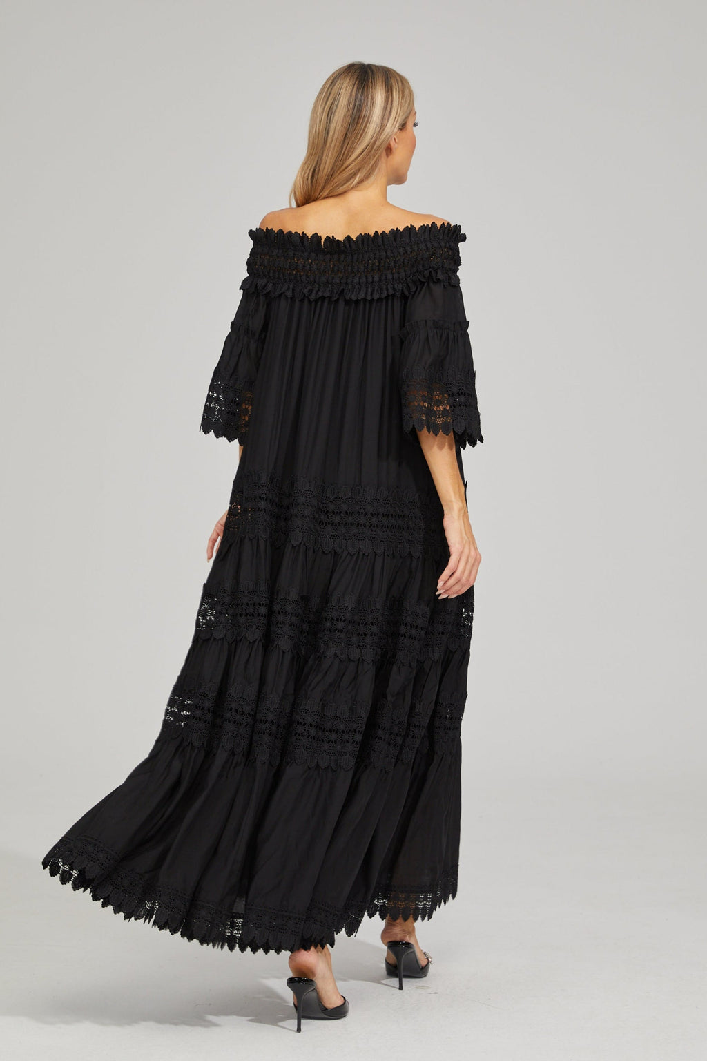 Rainaude Siyah Off-Shoulder Dantel Maxi Elbise