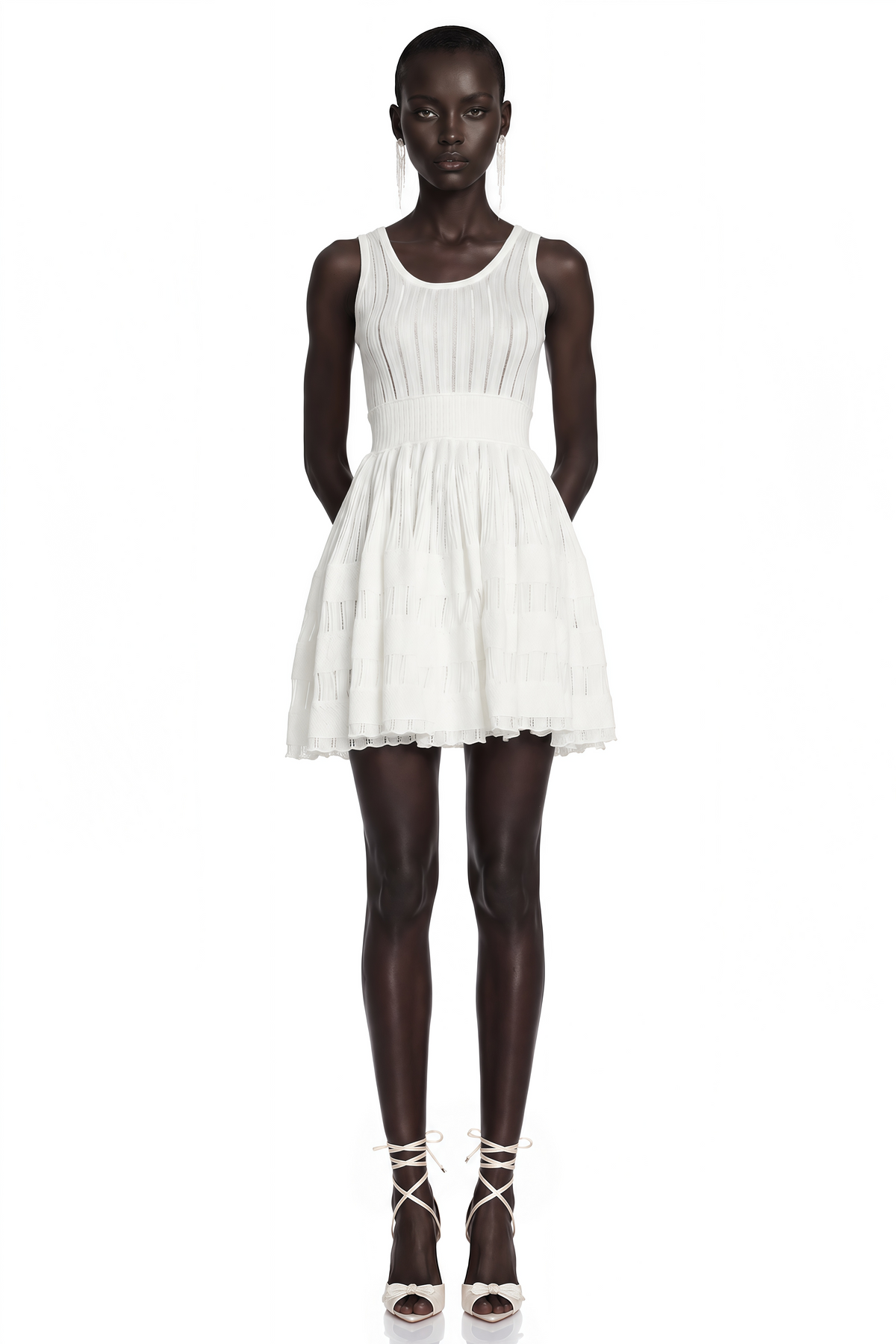 Noémie Pencere ve Pile Detaylı Mini Elbise Beyaz