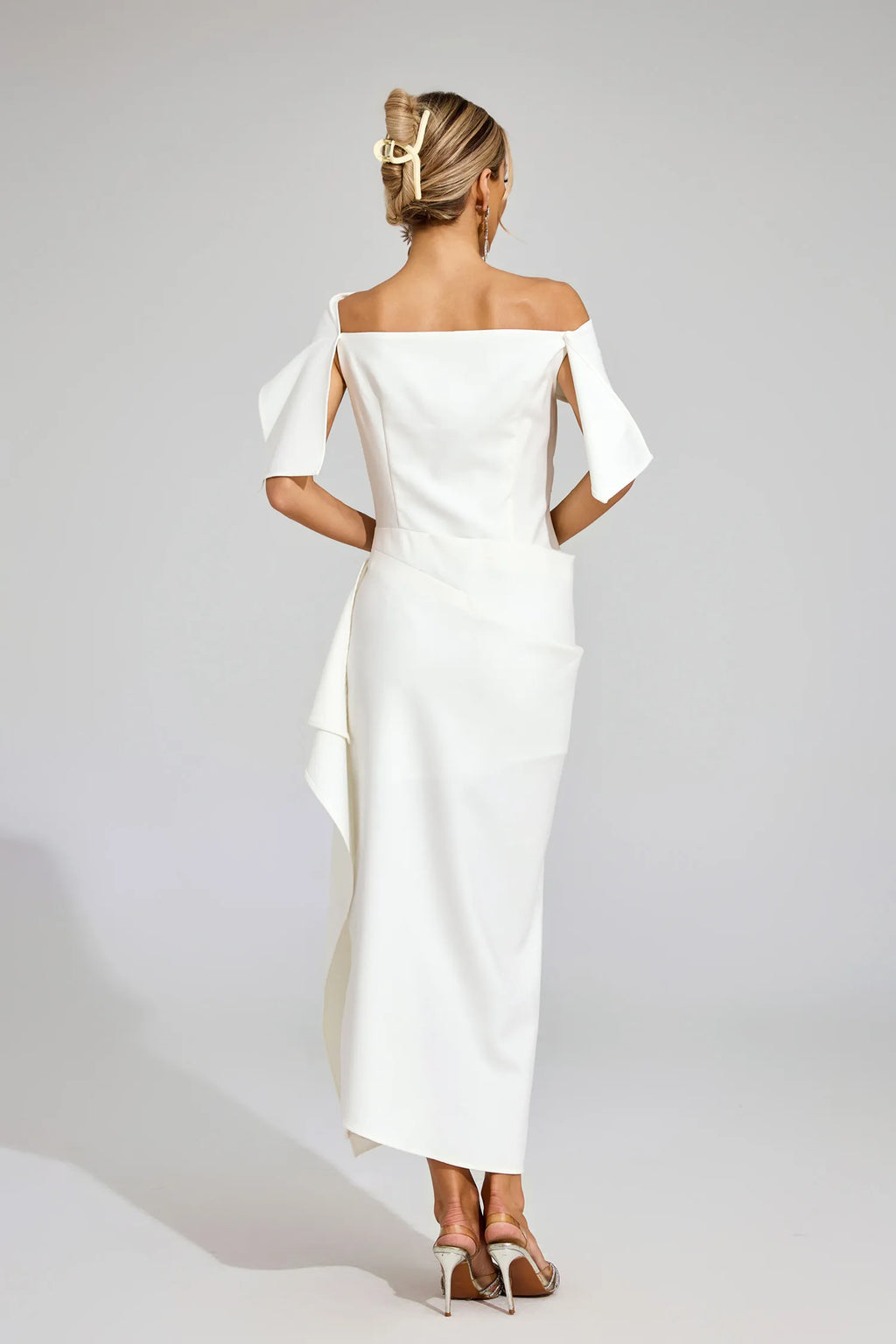 Tiffany Beyaz Volanlı Off Shoulder Maxi Elbise