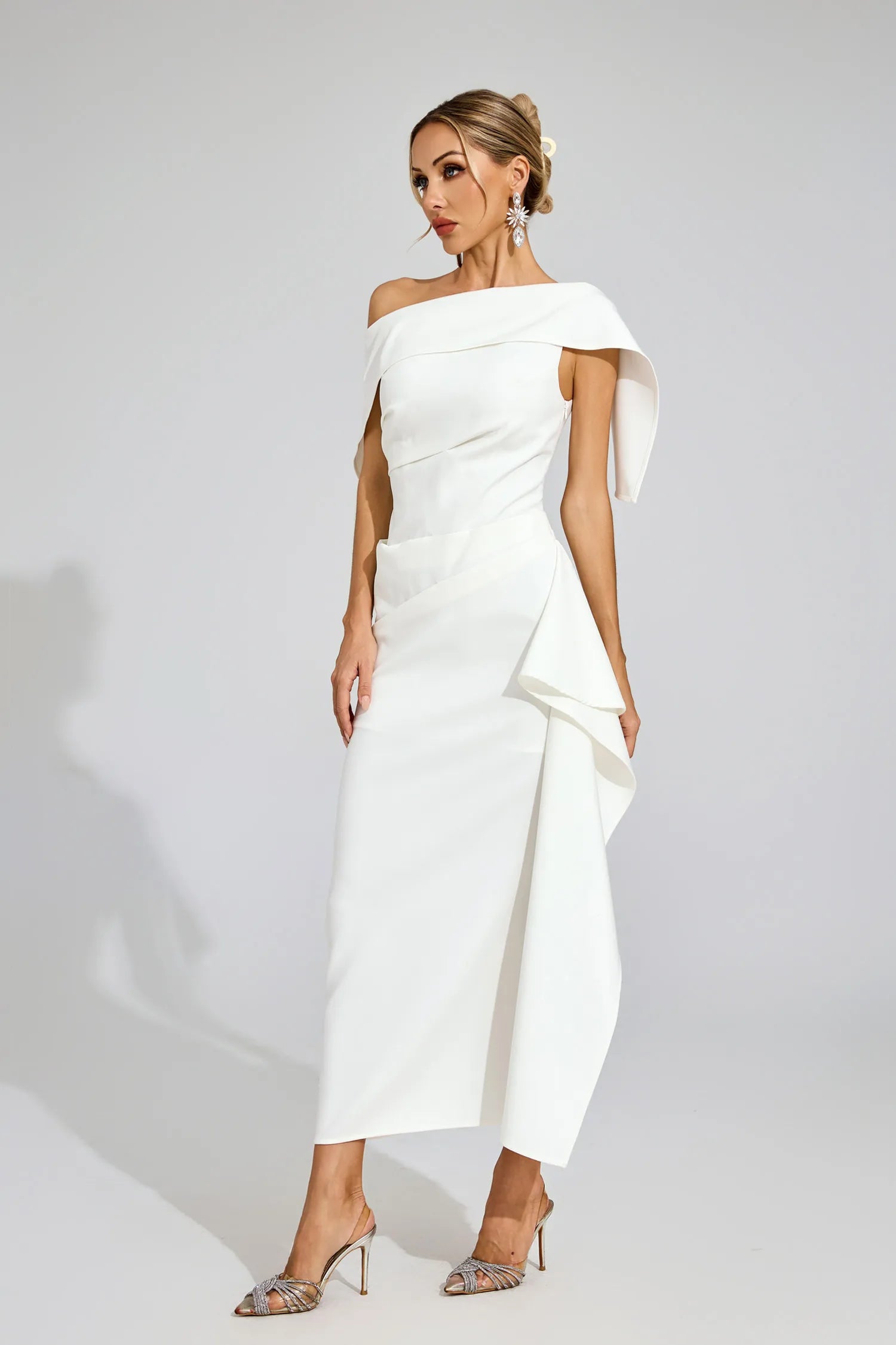 Tiffany Beyaz Volanlı Off Shoulder Maxi Elbise