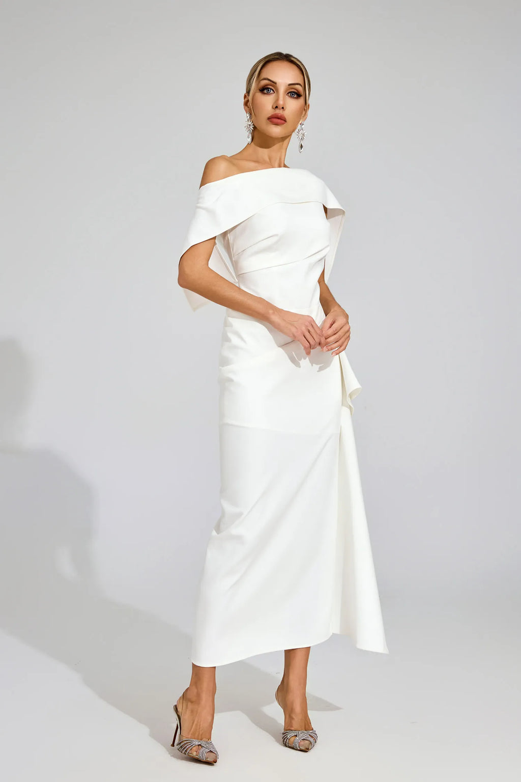 Tiffany Beyaz Volanlı Off Shoulder Maxi Elbise