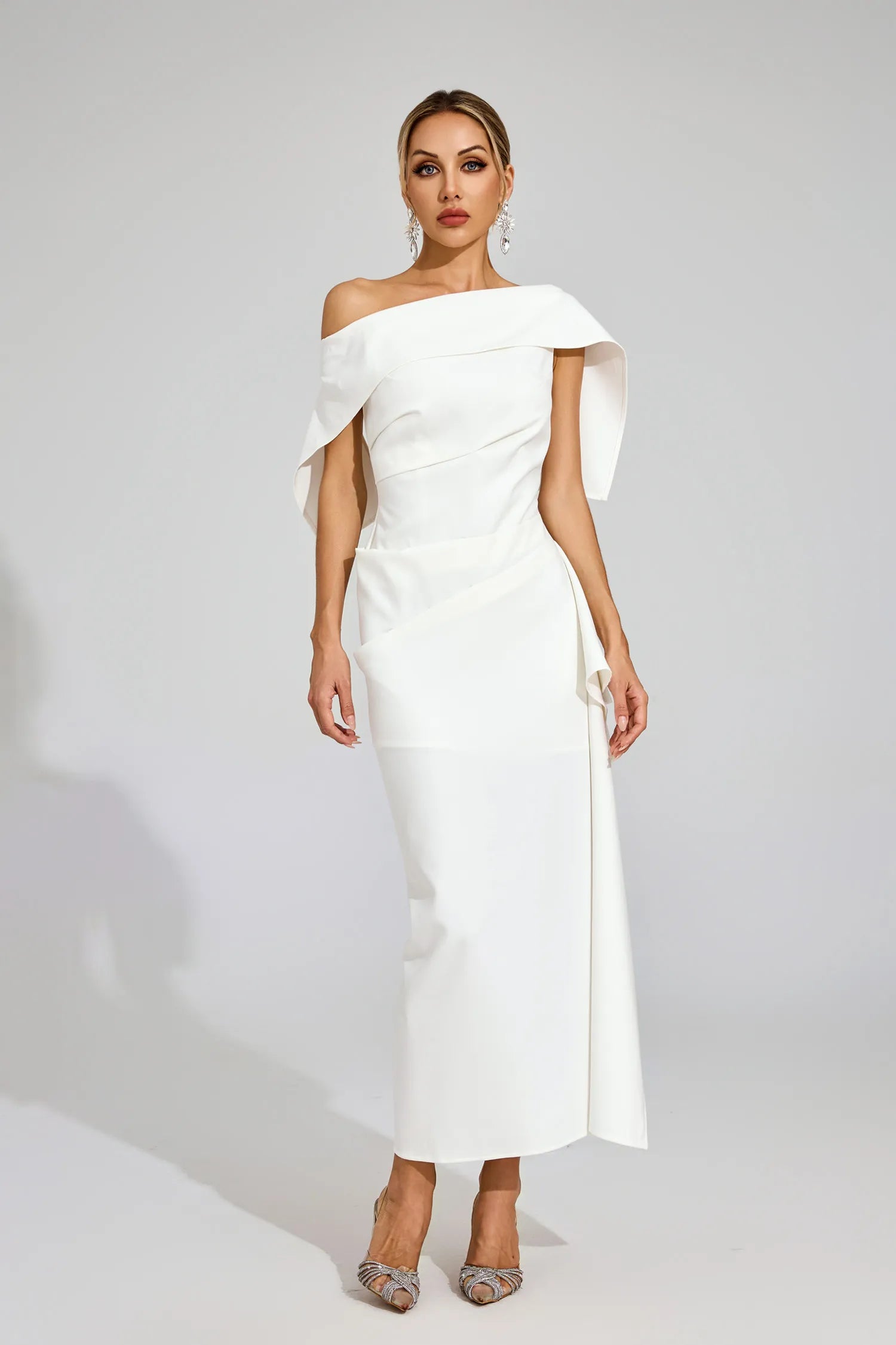 Tiffany Beyaz Volanlı Off Shoulder Maxi Elbise