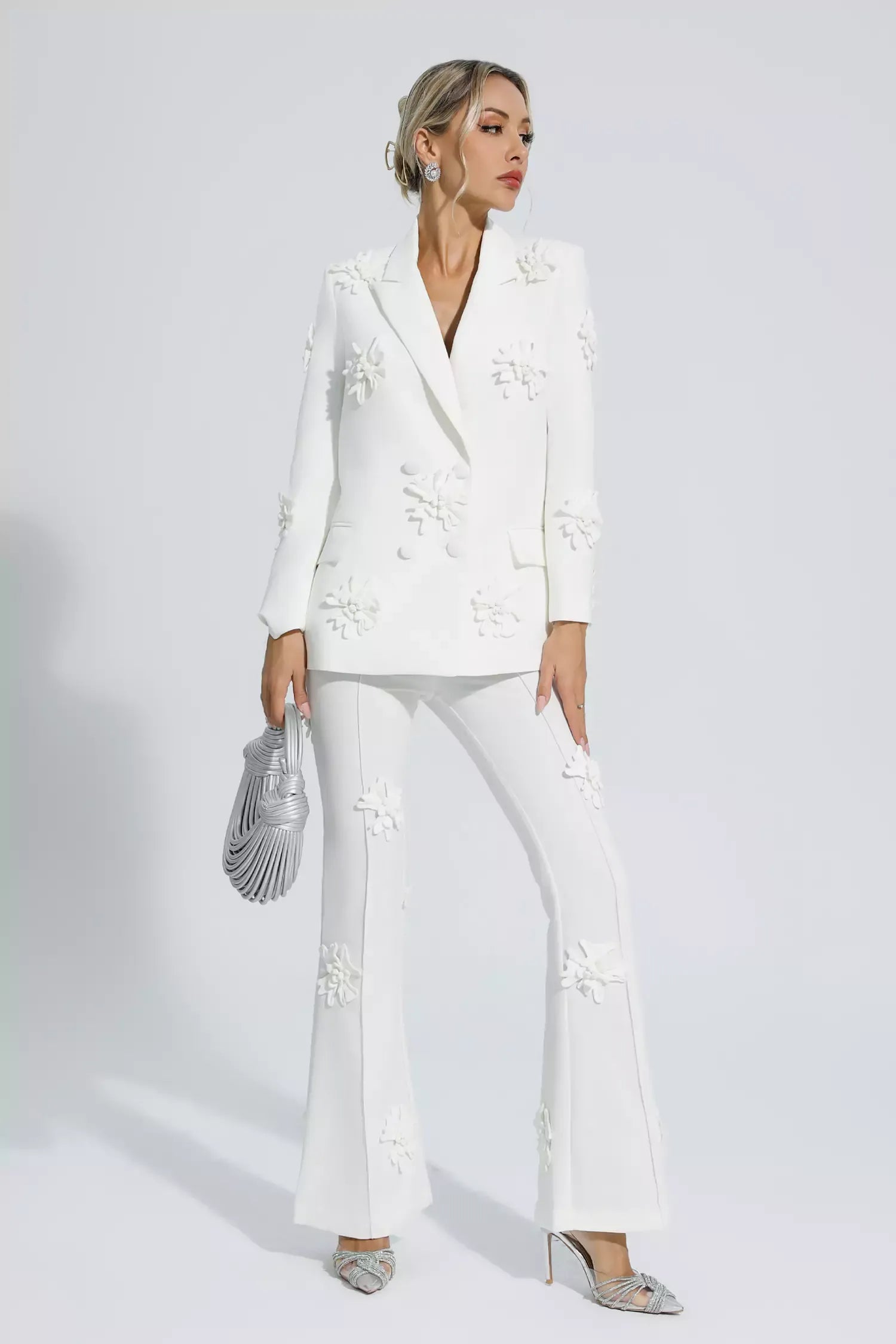 Ari Beyaz Jakarlı Çiçek Blazer Takımı