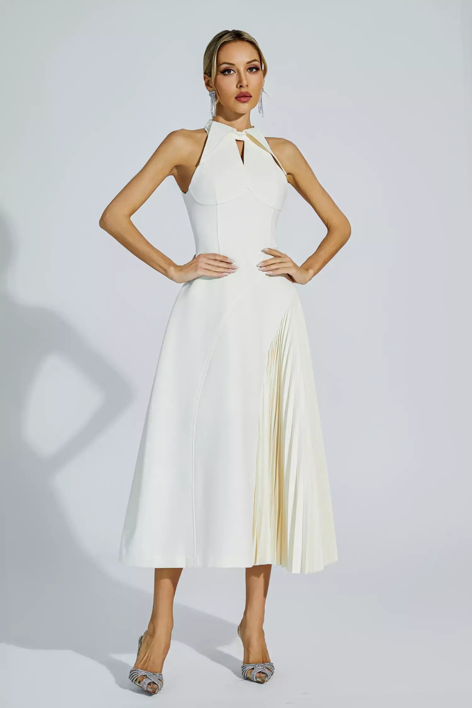 Krem Ruffle Detaylı Askısız Maxi Elbise
