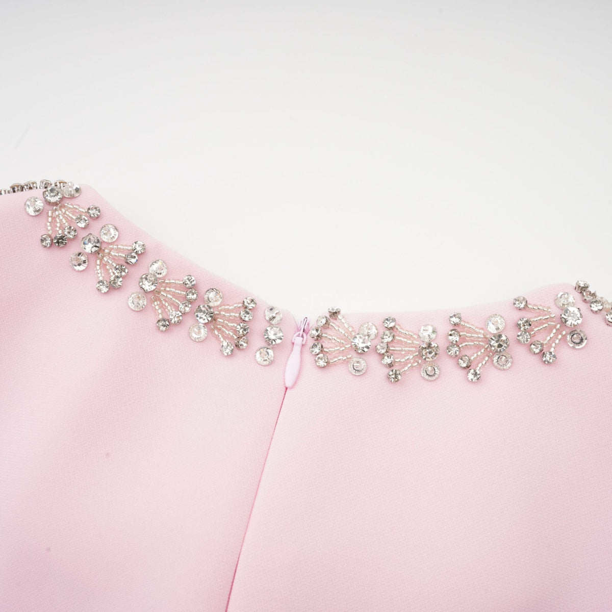 Cassiopeia Kristal ve Fiyonk Detaylı Midi Elbise Pembe