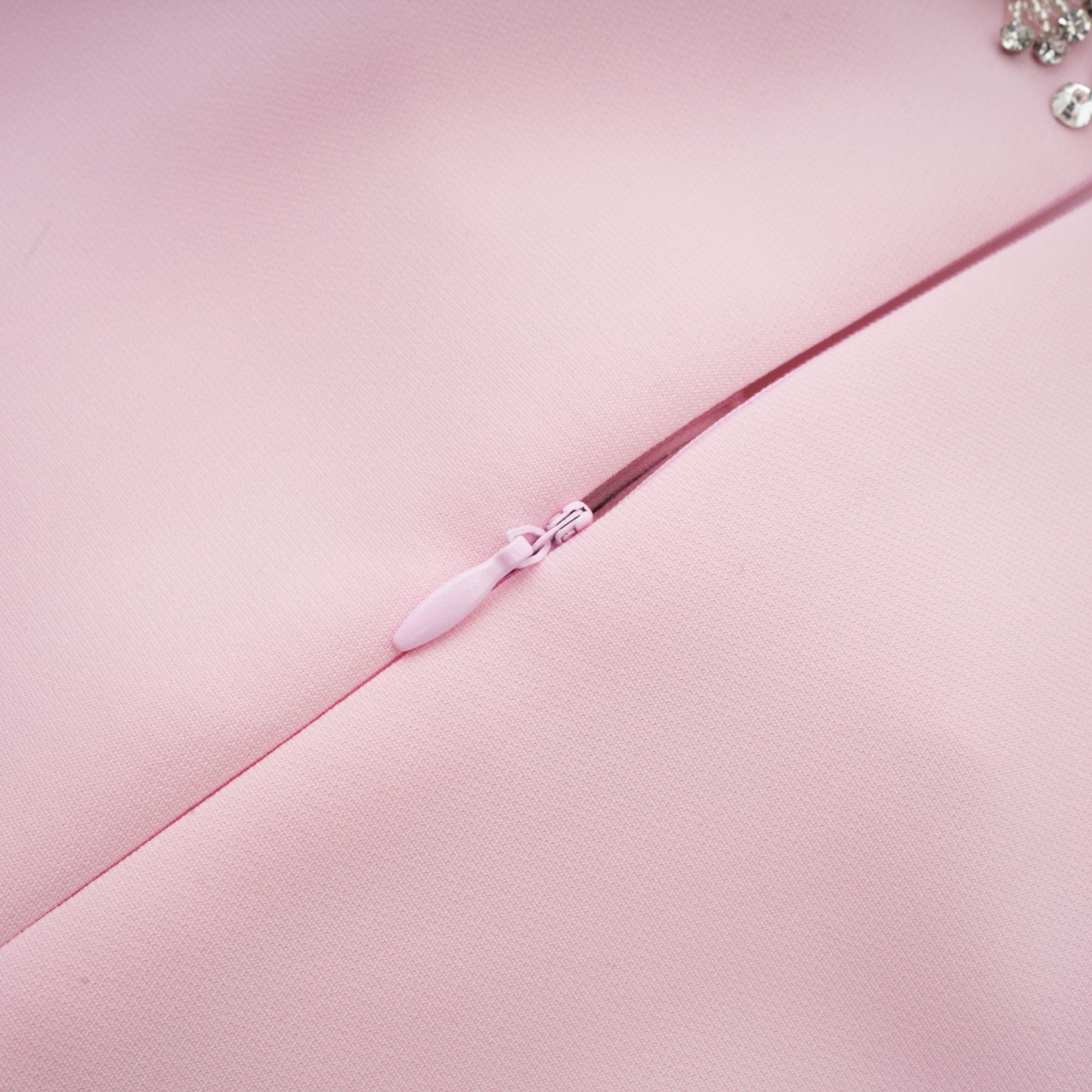 Cassi kristal detaylı pembe fiyonk midi elbise