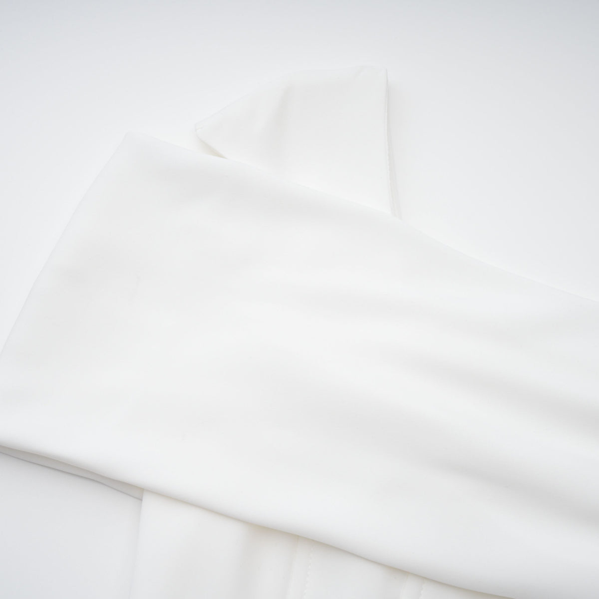 Solara Düşük Omuz Drape Detaylı Midi Elbise Beyaz