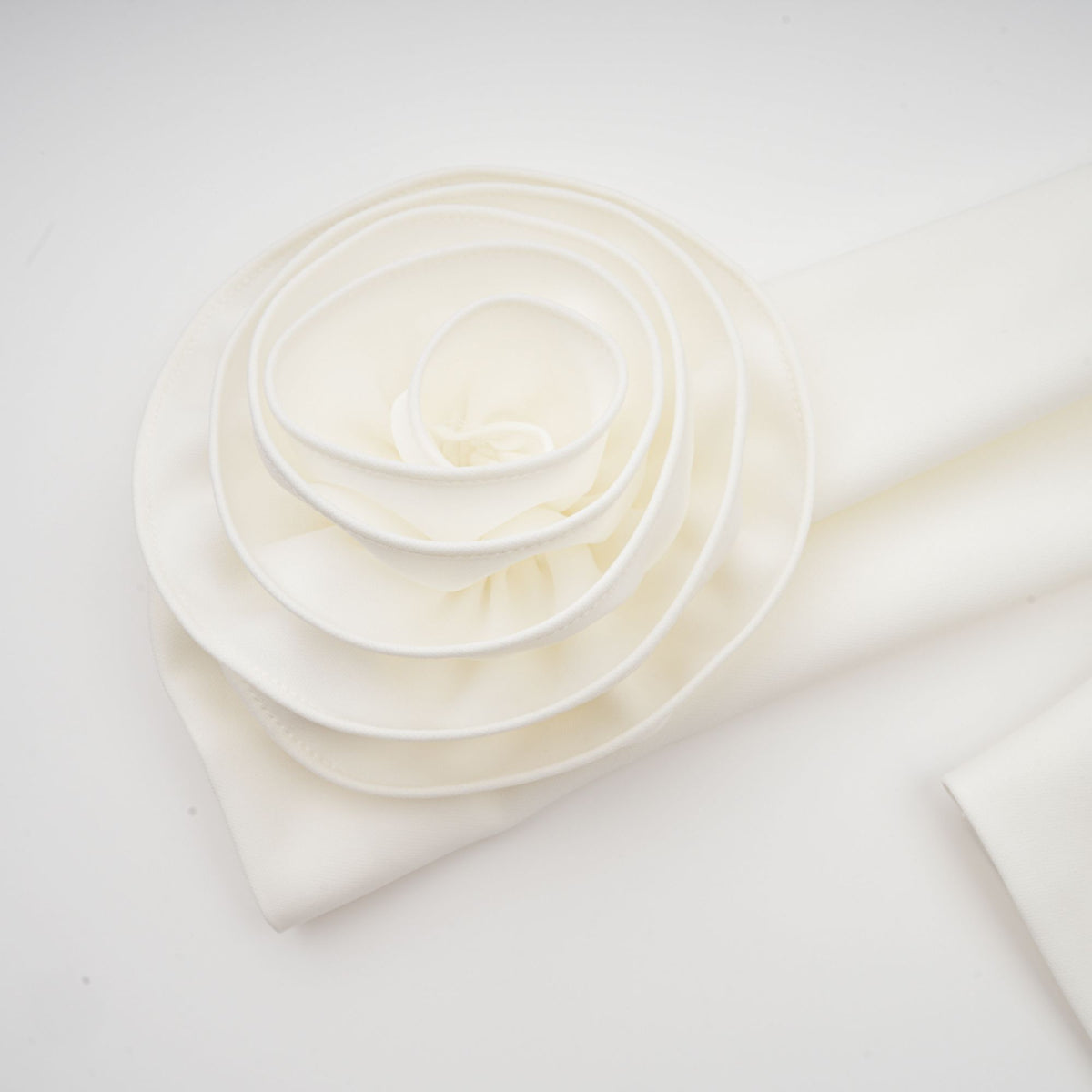 Hilaire 3D Çiçek Detaylı Üst ve Etek Takım Beyaz
