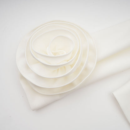 Hilaire 3D Çiçek Detaylı Üst ve Etek Takım Beyaz