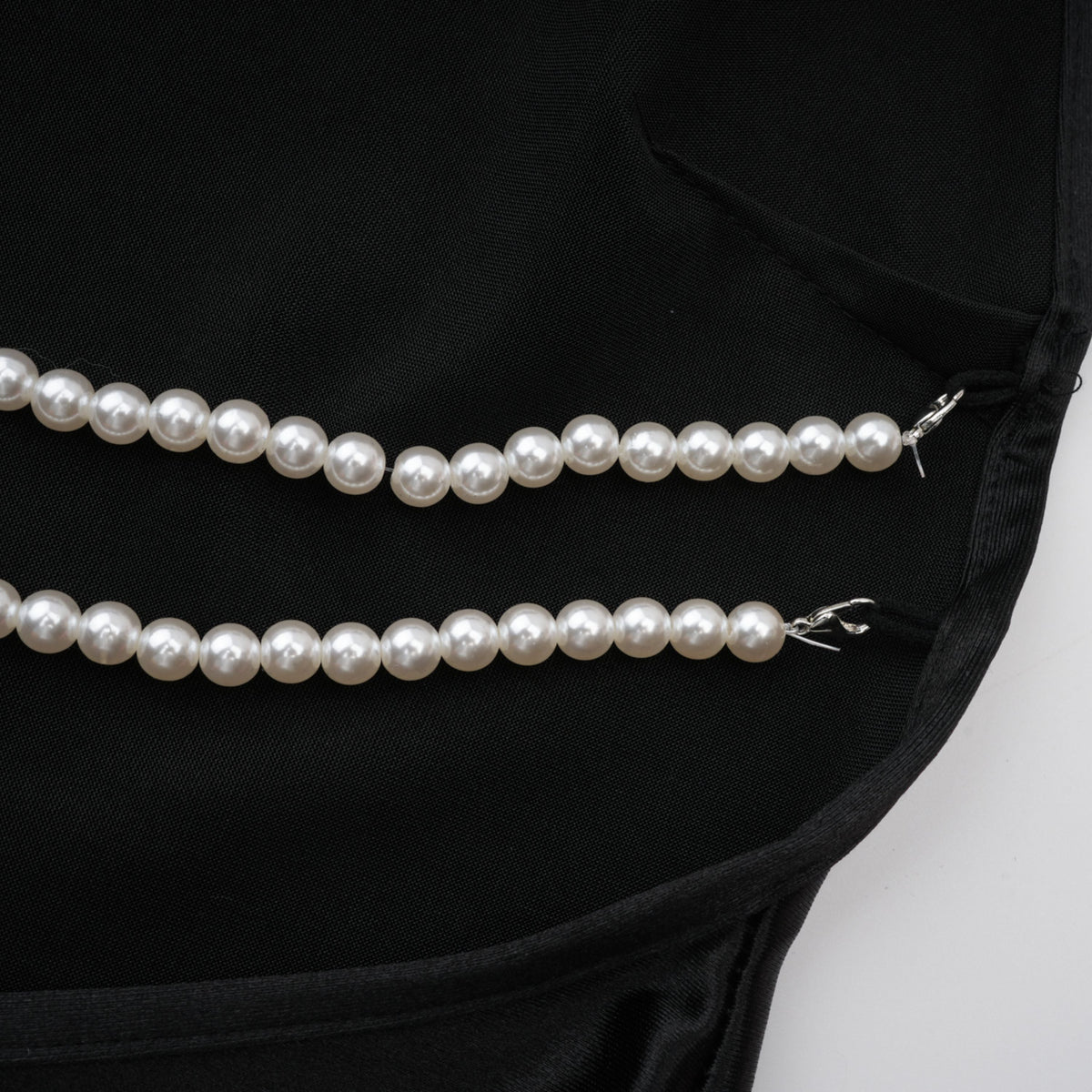 Ginevra Halter Yaka İnci Detaylı Saten Maksi Elbise Siyah