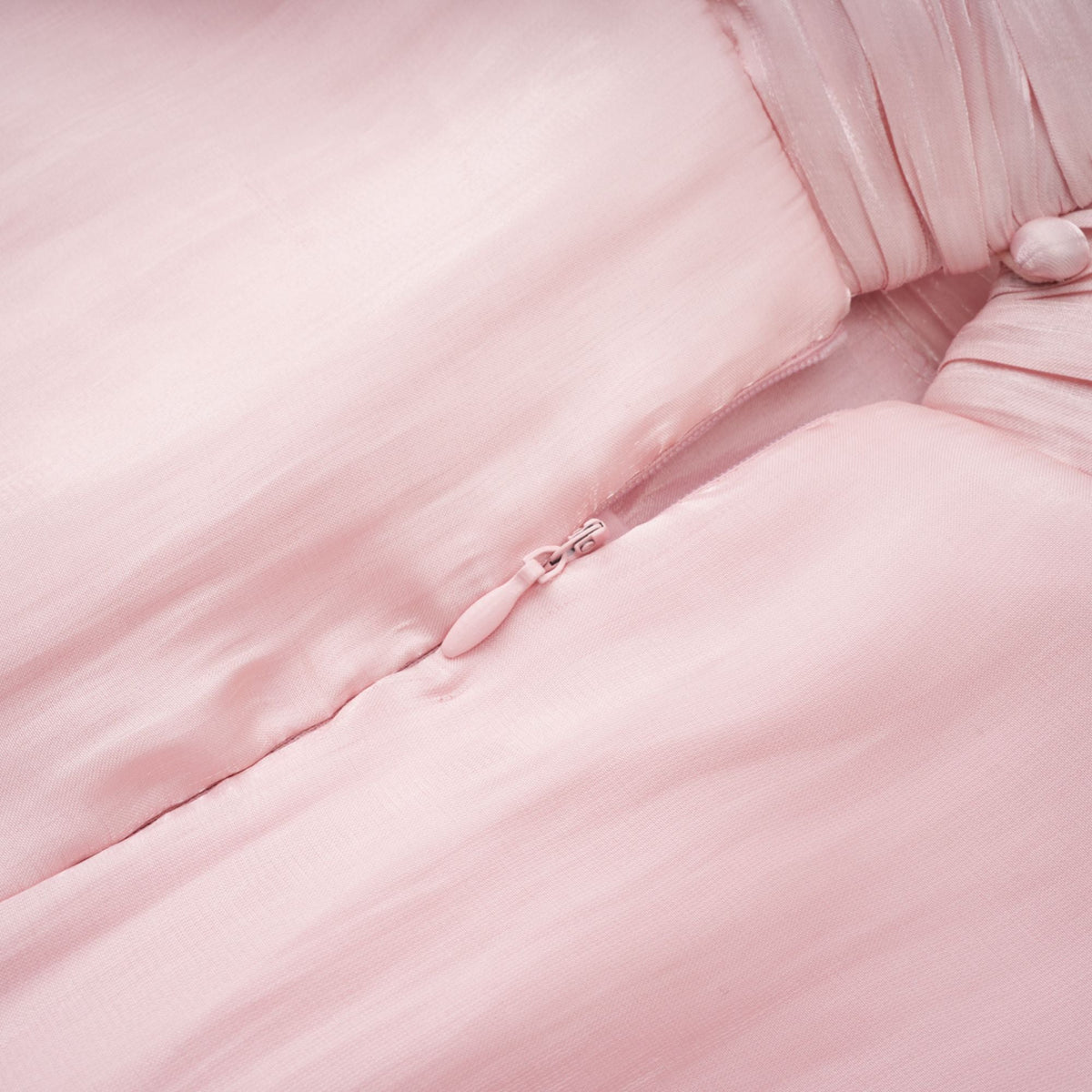 Sarolta Parlak Kumaş Büzgülü Maksi Elbise Pembe