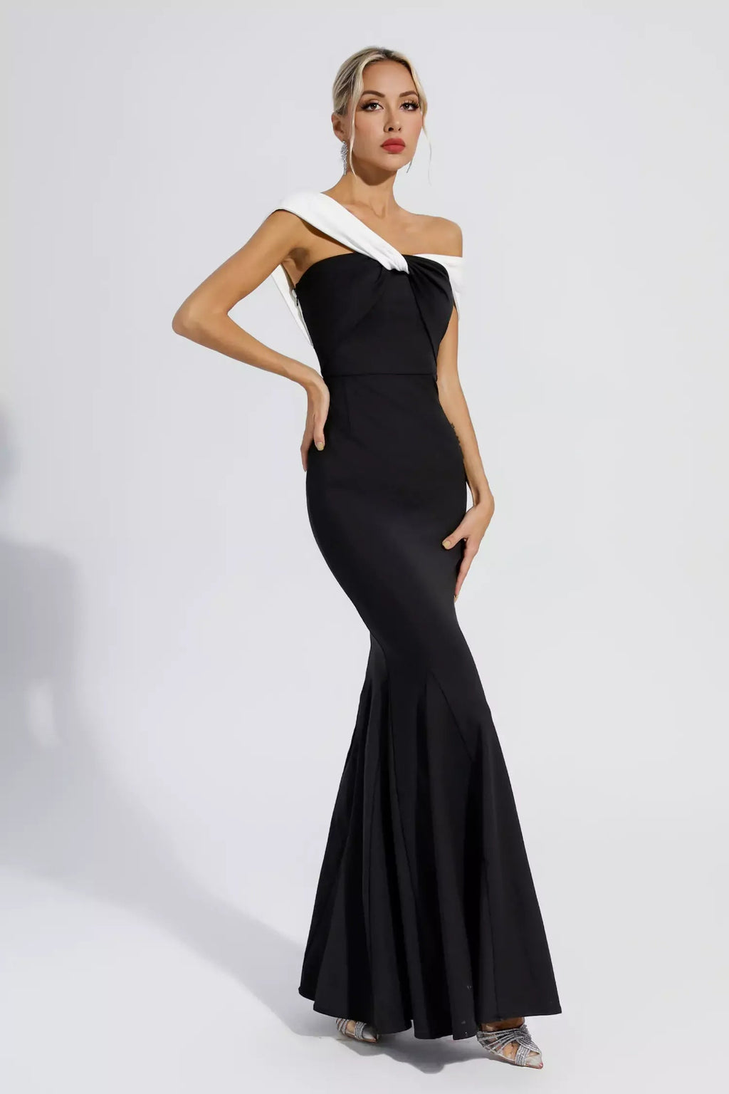 Siyah Tek Omuz Mermaid Maxi Elbise