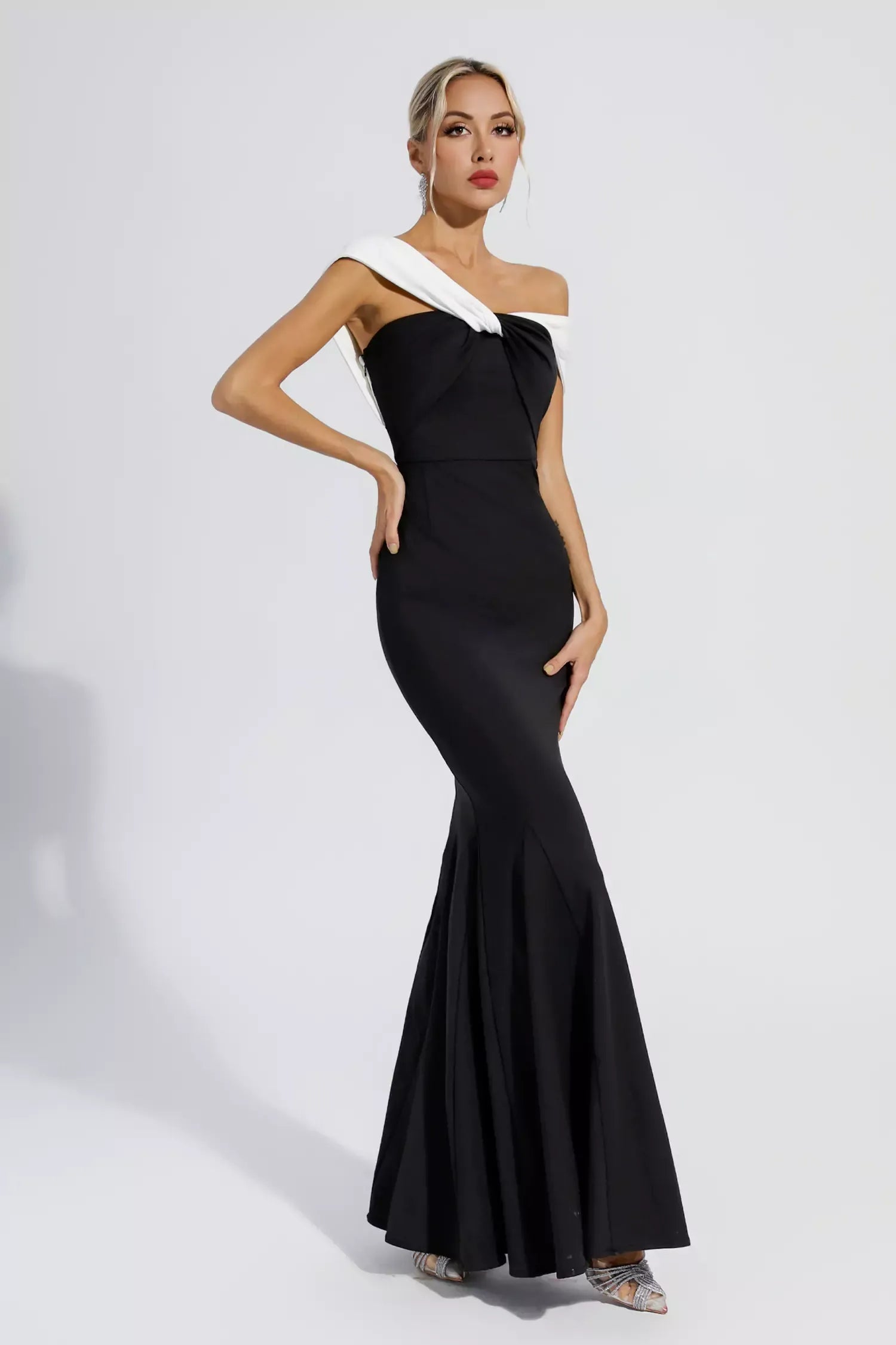 Siyah Tek Omuz Mermaid Maxi Elbise