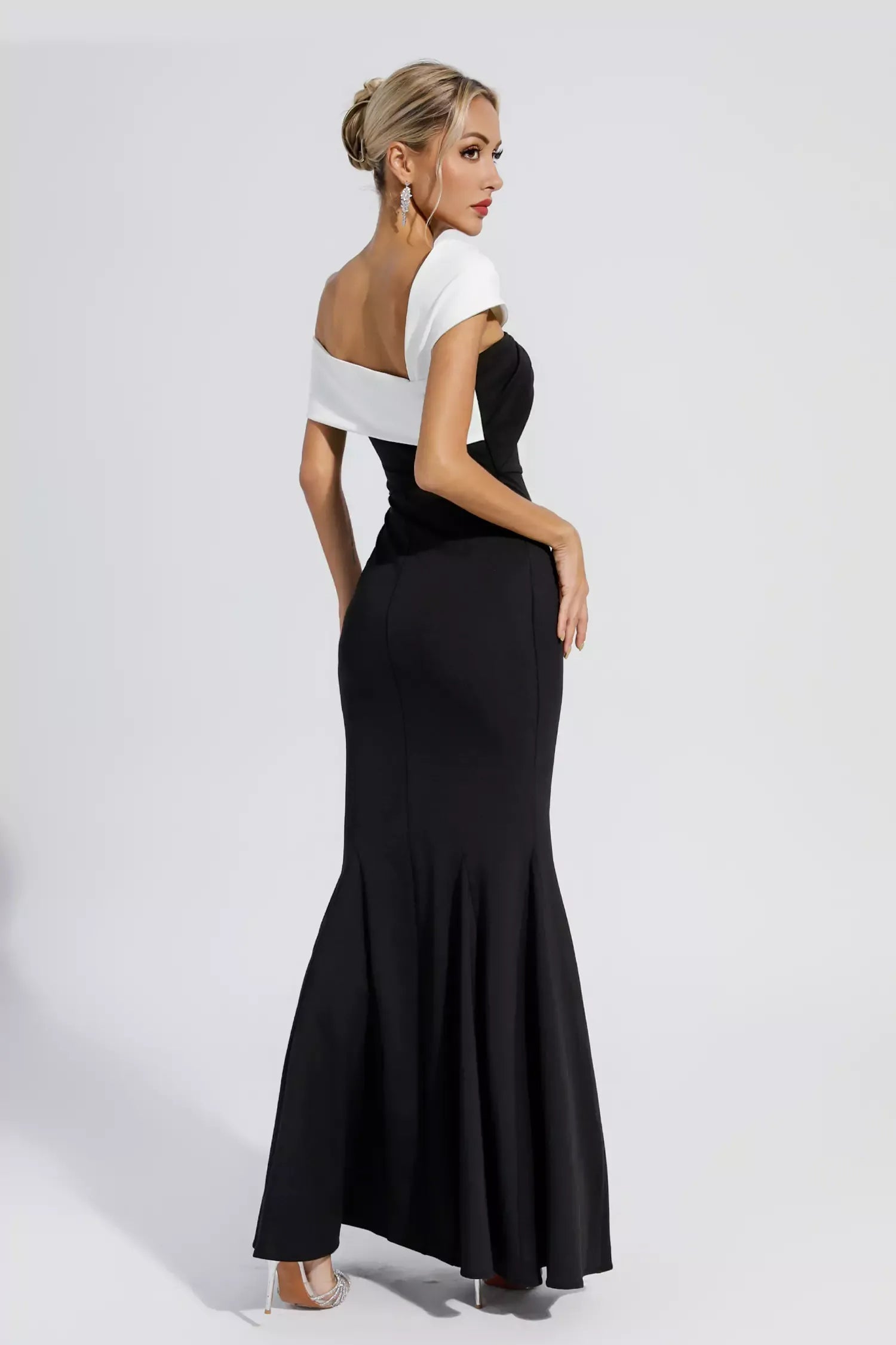 Siyah Tek Omuz Mermaid Maxi Elbise