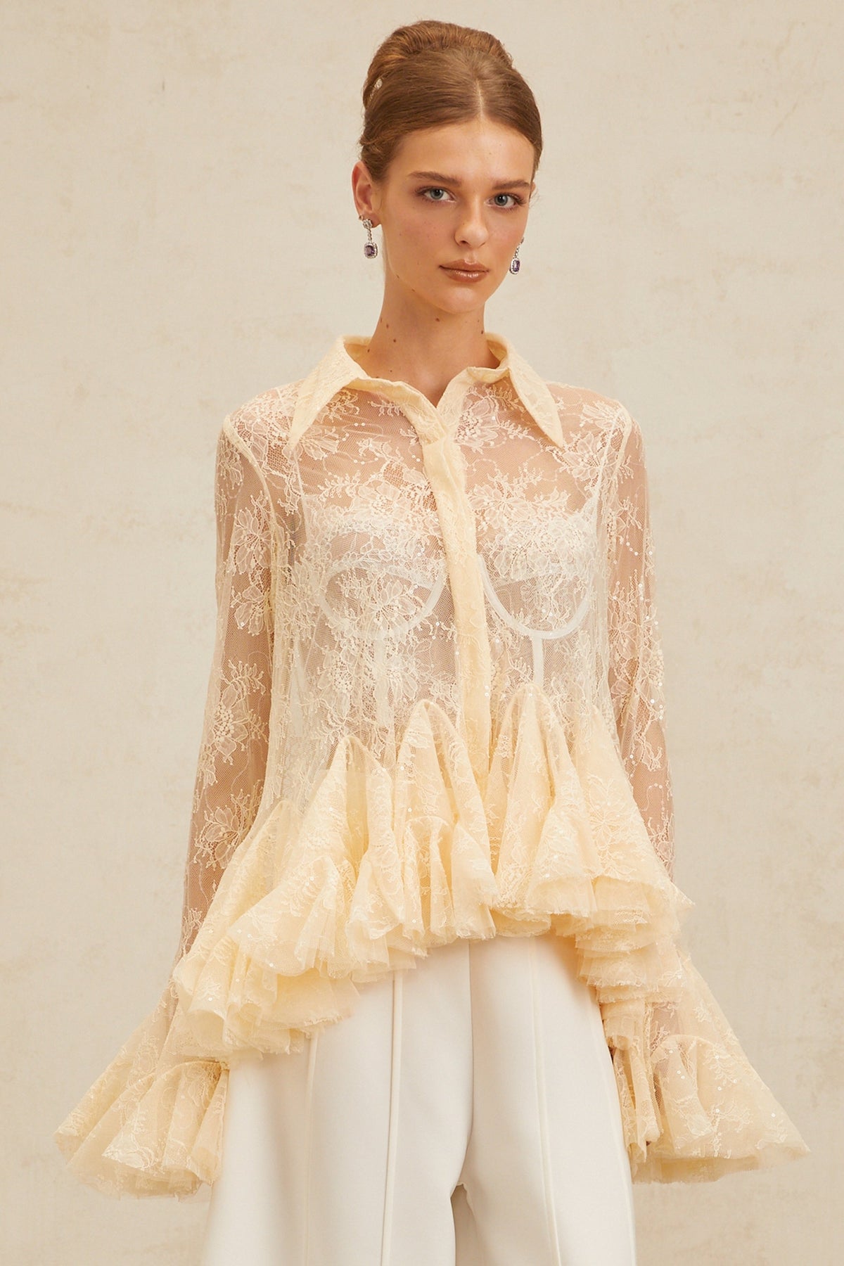 Ingrid Çiçekli Dantel ve Payet Detaylı Peplum Bluz Nötr