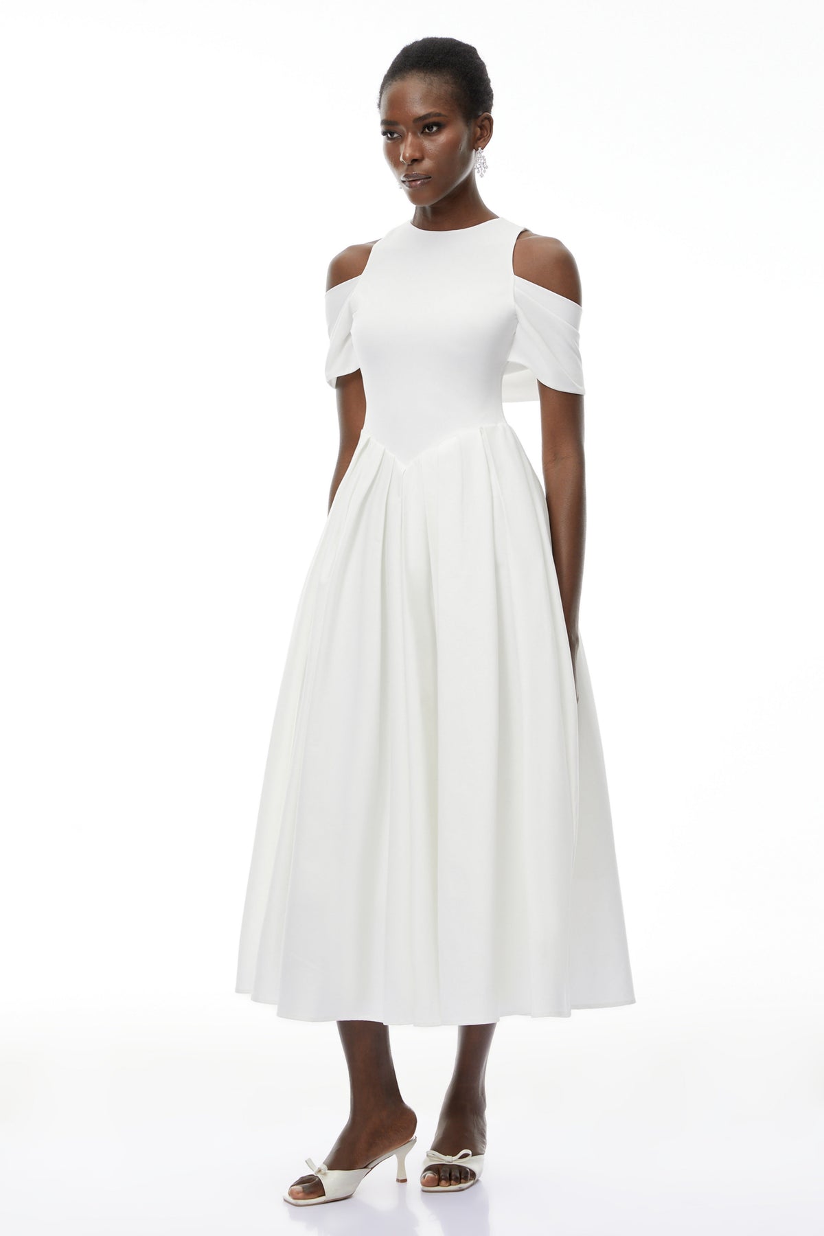 Ophelia Pileli Kuşaklı Midi Elbise Beyaz