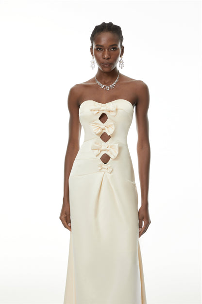 Ramona Cut-Out ve Fiyonk Detaylı Pileli Maksi Elbise Beyaz