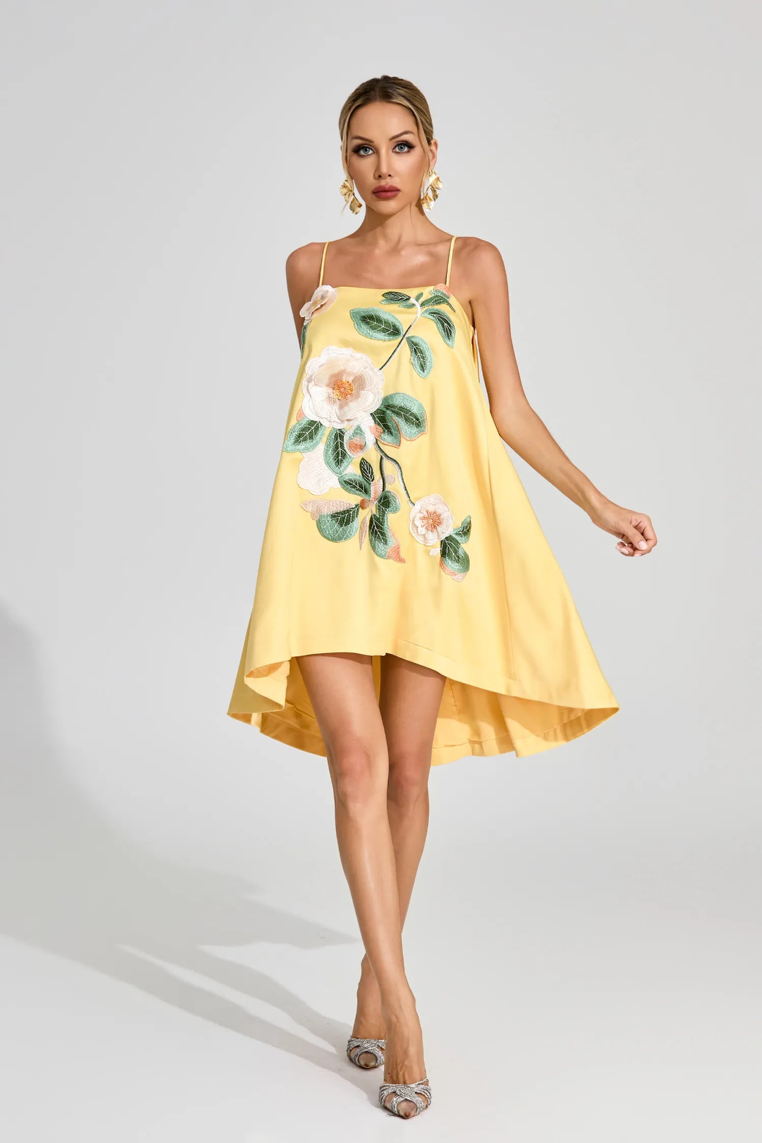 Cindy Sarı Nakışlı Askılı Mini Elbise