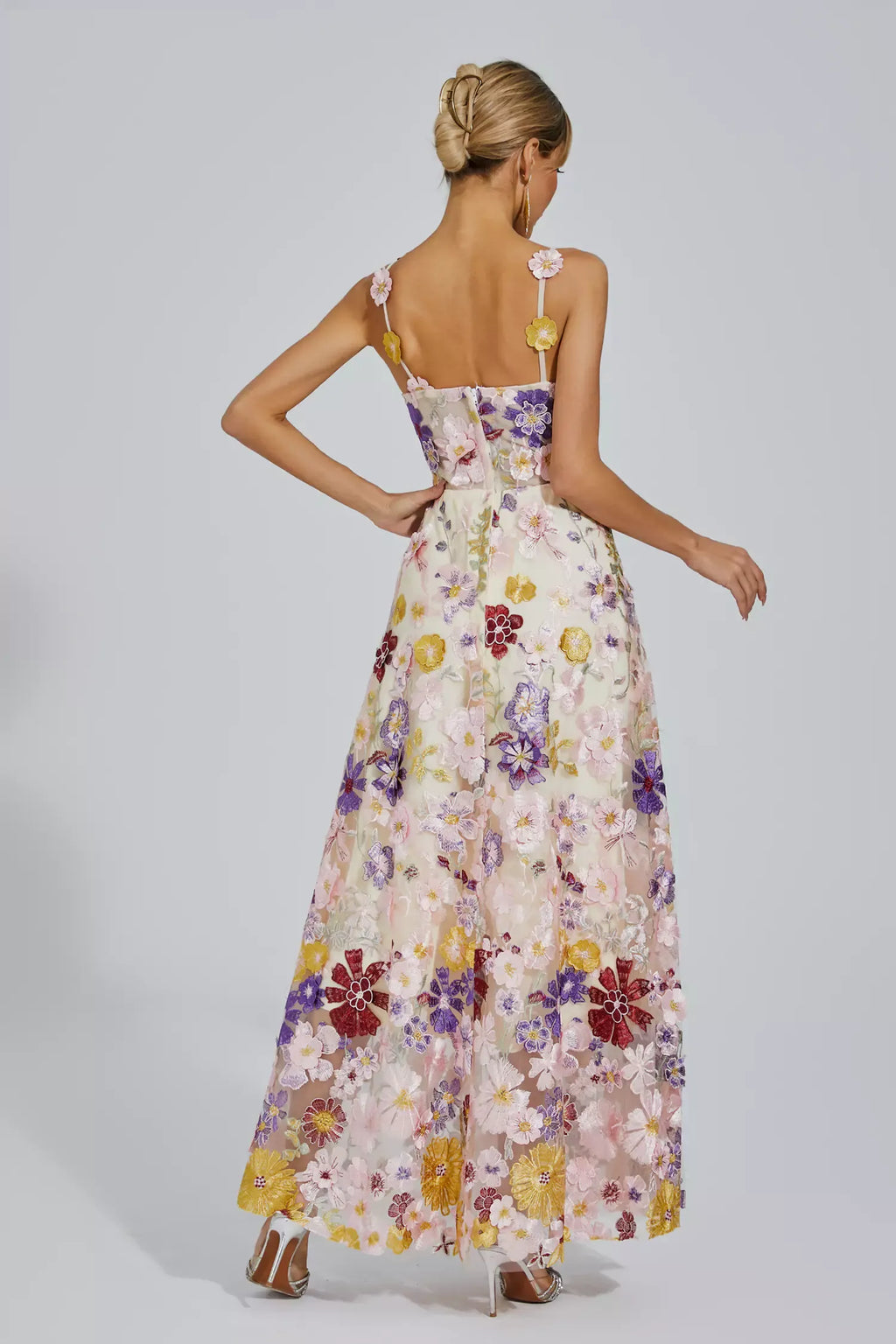 Taytum Beyaz Çiçek Nakışlı Maxi Elbise