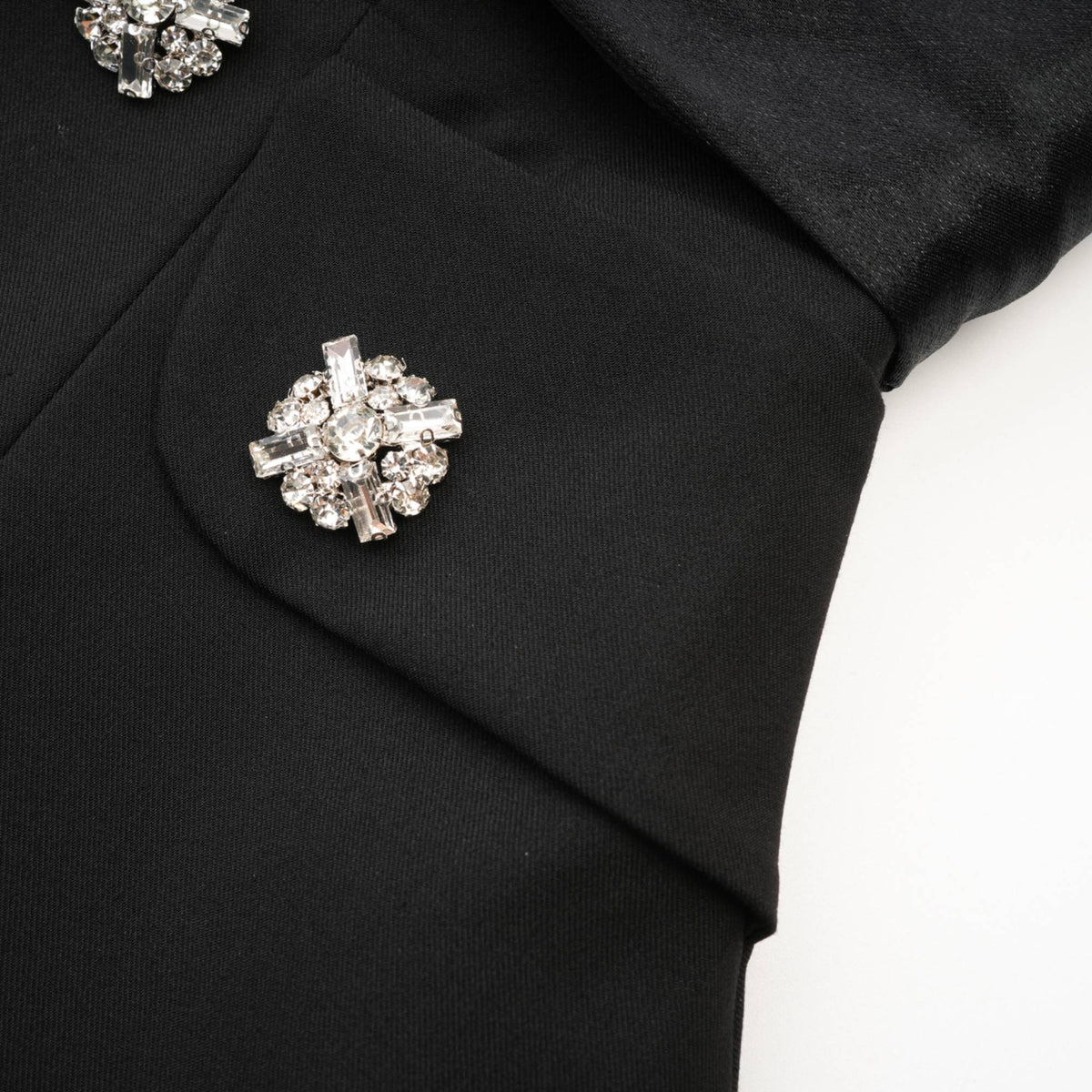 Mealla Kristal Düğme Detaylı Genişleyen Mini Elbise Siyah